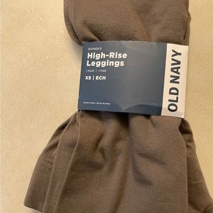 Old Navy Women’s High Rise Leggings  Size XS (0-2) NWT - Taupe